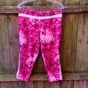 Intrigue athletic capris sz. L